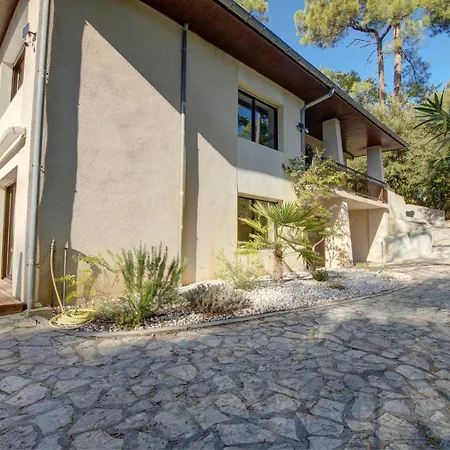 Villa De La Source *